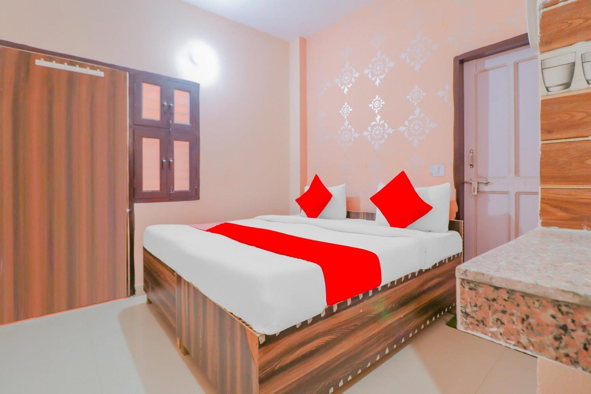 Hotel O Bhardwaj Guest House Garhi Harsaru ภายนอก รูปภาพ