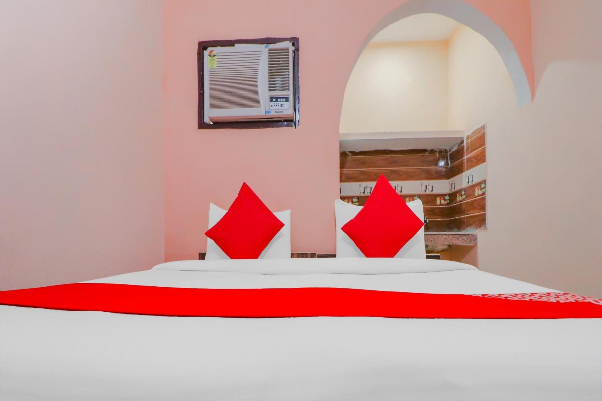 Hotel O Bhardwaj Guest House Garhi Harsaru ภายนอก รูปภาพ