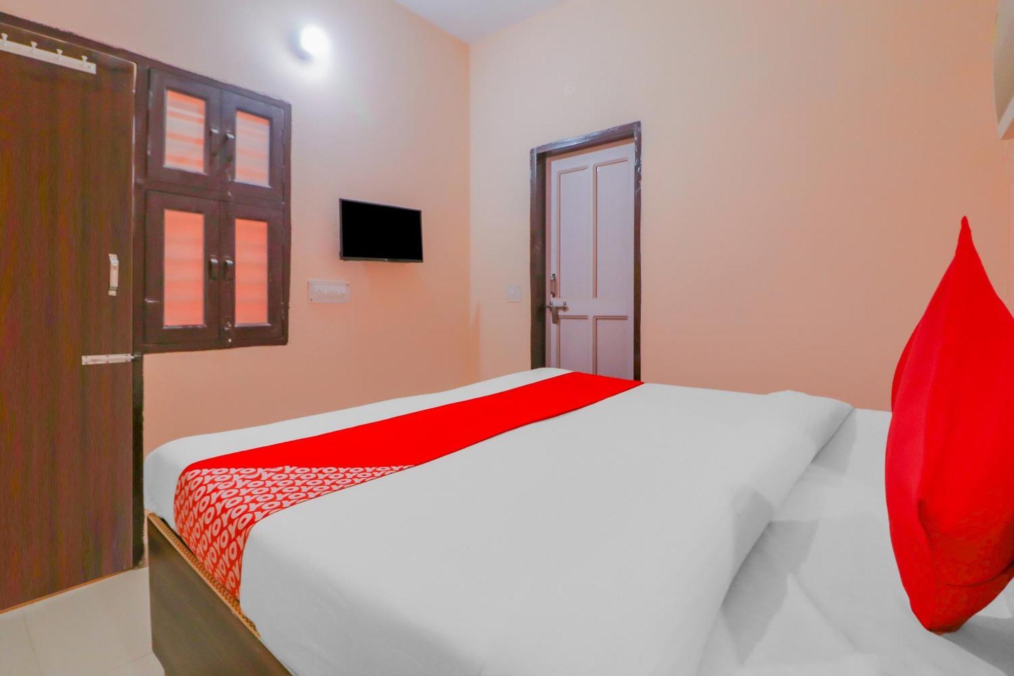 Hotel O Bhardwaj Guest House Garhi Harsaru ภายนอก รูปภาพ