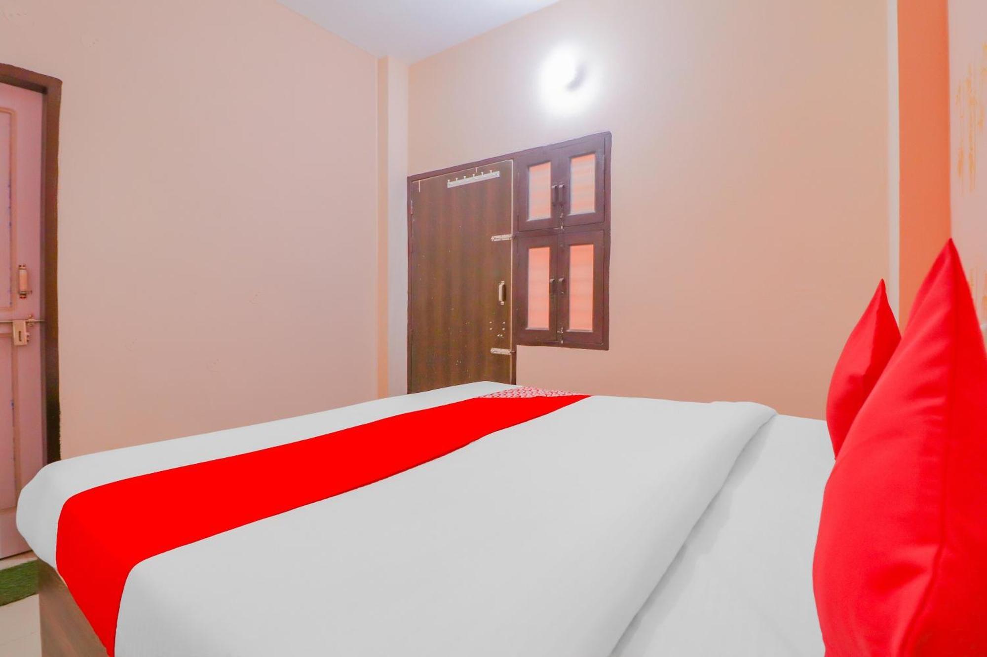 Hotel O Bhardwaj Guest House Garhi Harsaru ภายนอก รูปภาพ