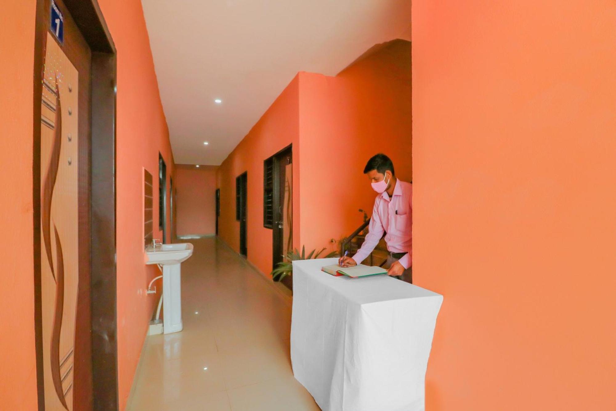 Hotel O Bhardwaj Guest House Garhi Harsaru ภายนอก รูปภาพ