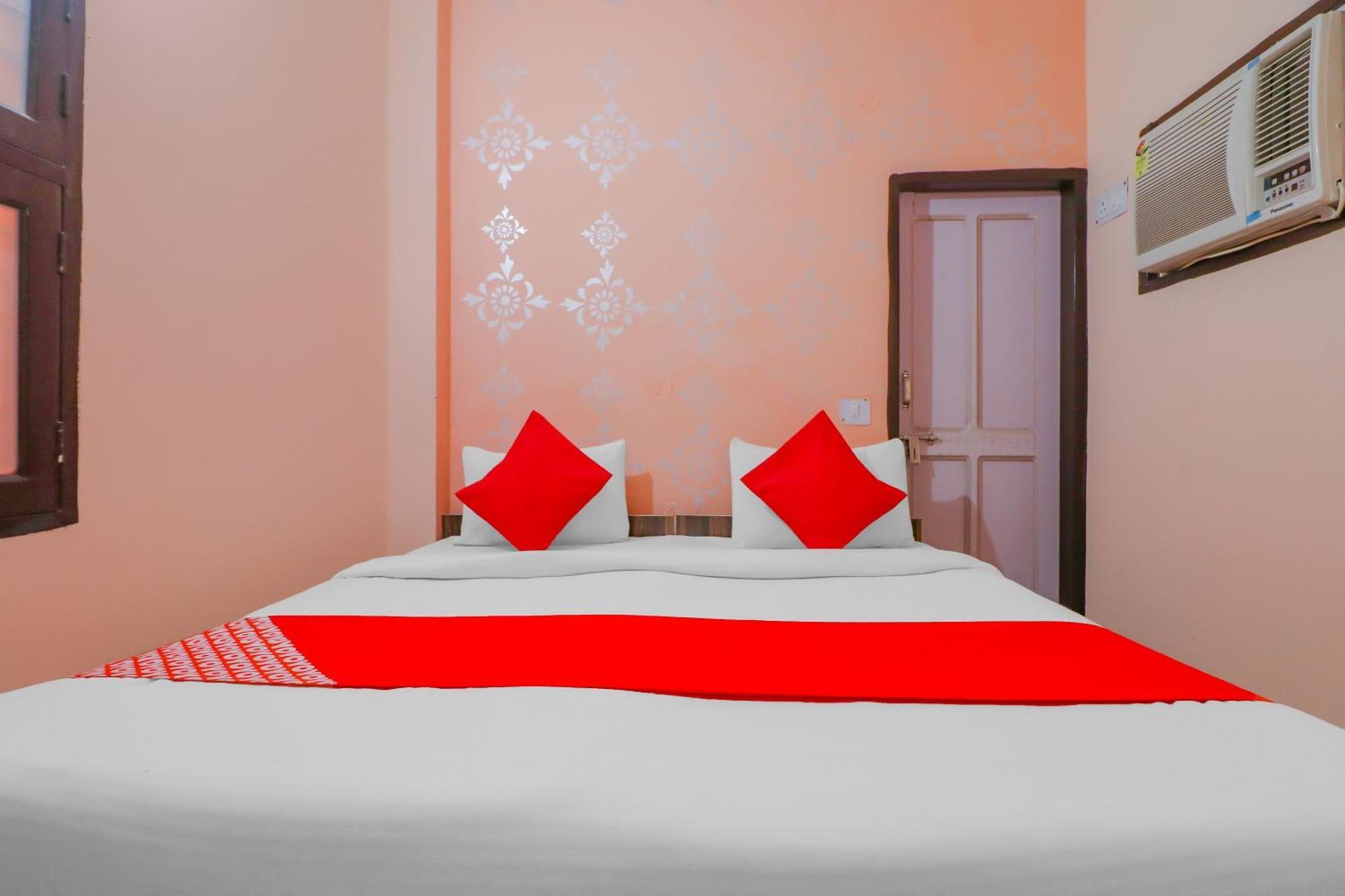 Hotel O Bhardwaj Guest House Garhi Harsaru ภายนอก รูปภาพ